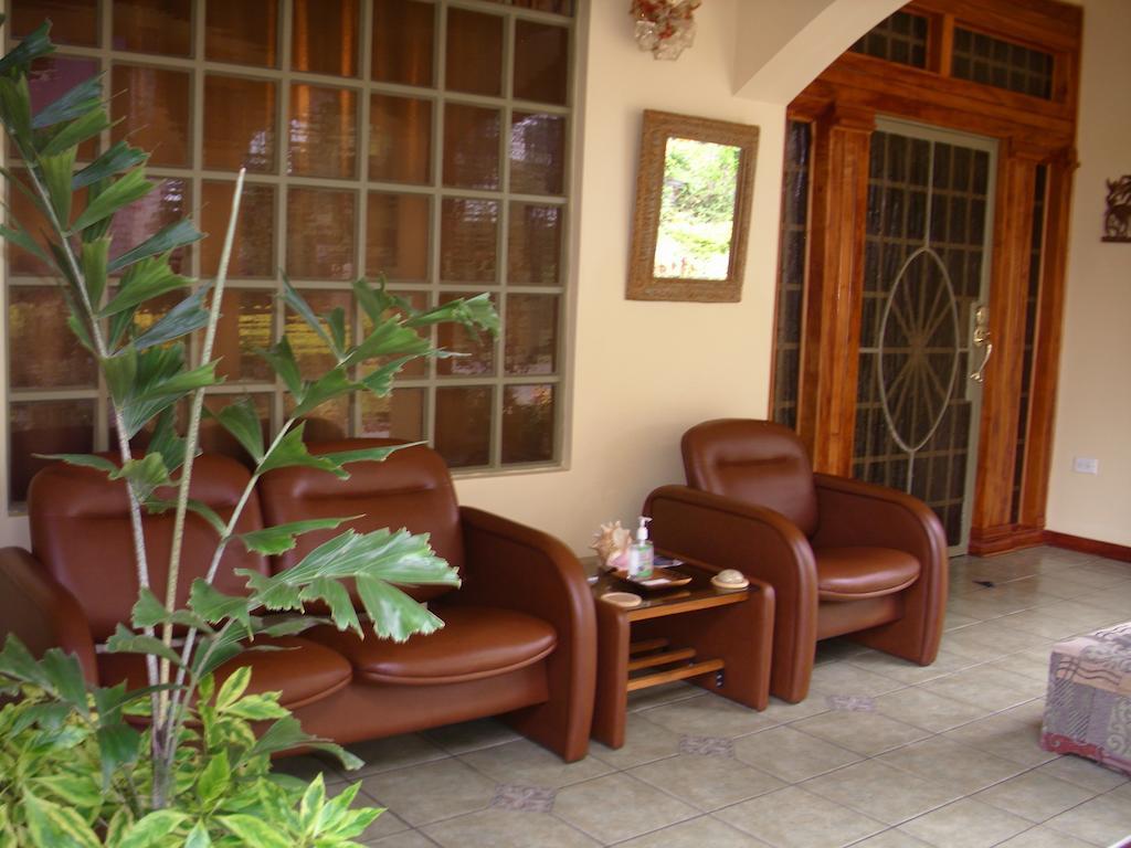 Native Abode Bed & Breakfast Bon Accord Village Bagian luar foto