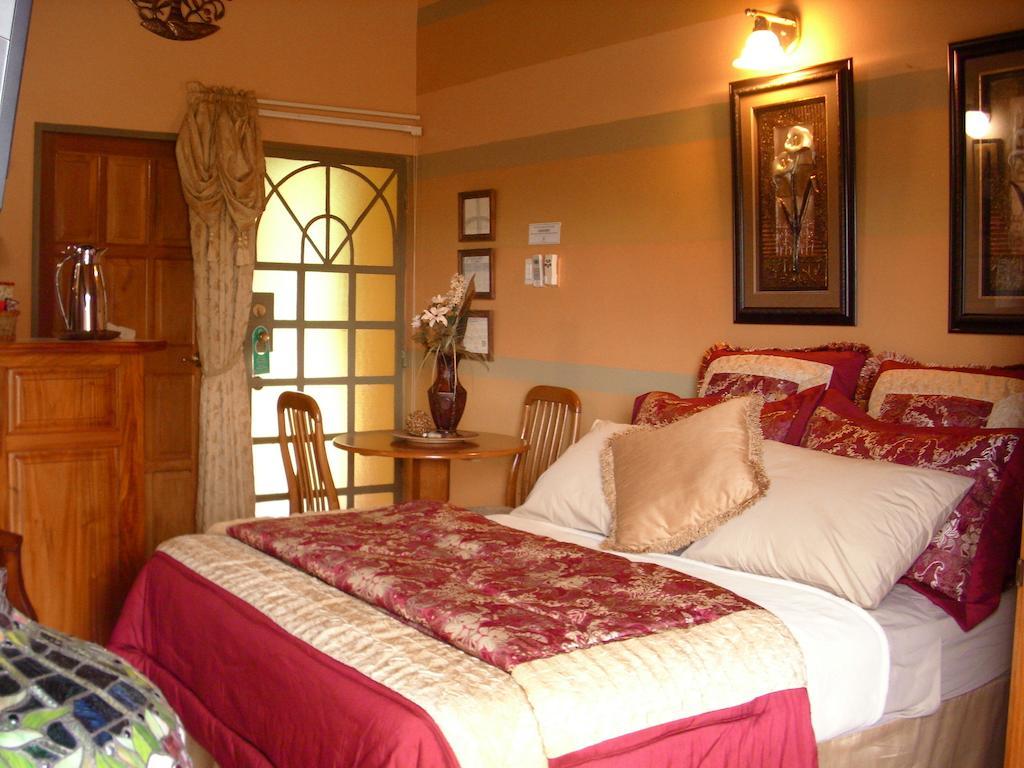 Native Abode Bed & Breakfast Bon Accord Village Ruang foto