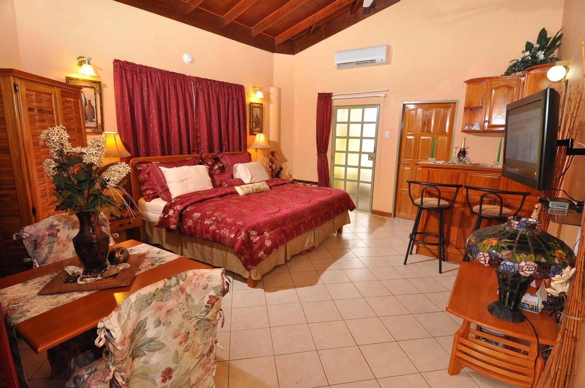Native Abode Bed & Breakfast Bon Accord Village Bagian luar foto